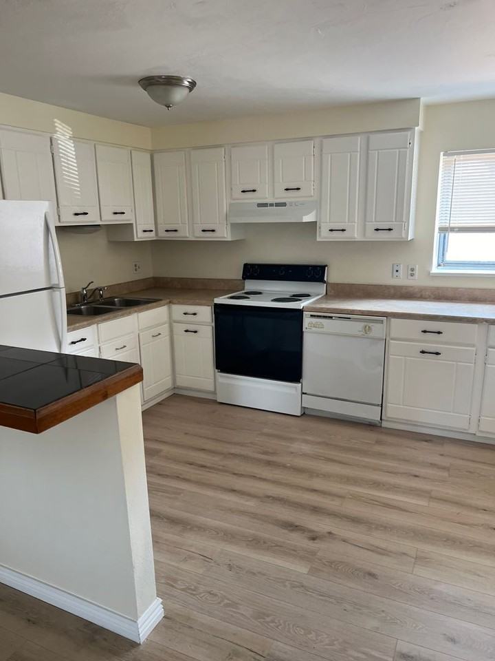 2840 W Montebello Drive - Photo 2 of 8