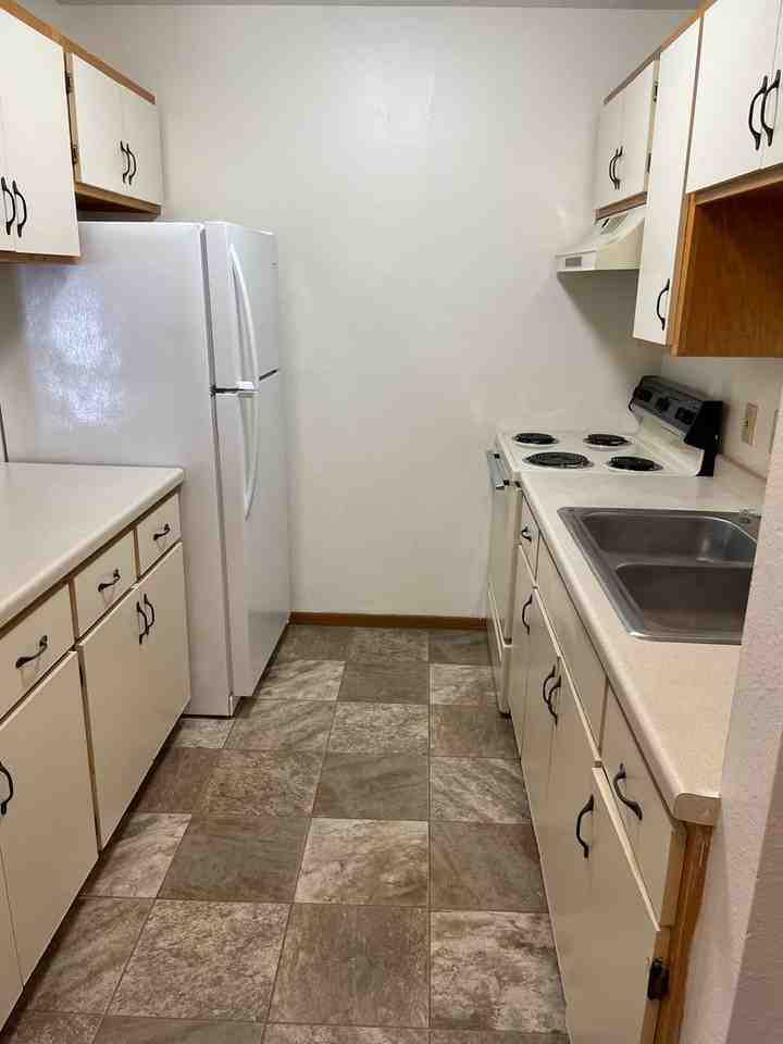 Pine Street Apartments - Photo 2 of 7