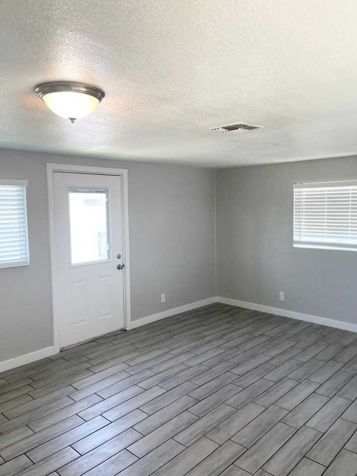 5113 5113 & 5123 N. 17th Ave. - 5123 - #3 - Photo 3 of 16