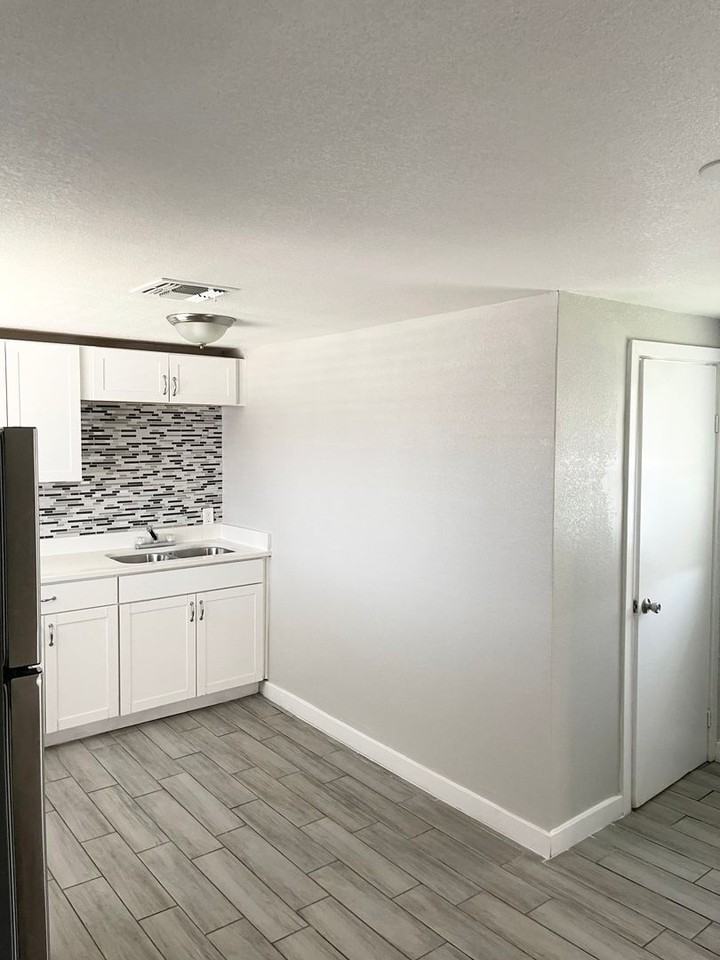 5113 5113 & 5123 N. 17th Ave. - 5123 - #3 - Photo 5 of 16