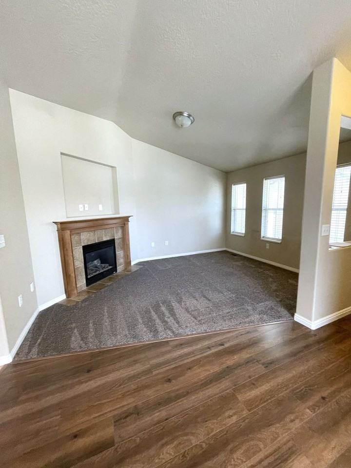 1002 Allington Dr - Photo 2 of 12