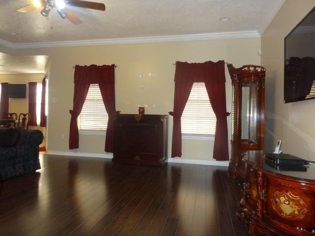 114 Barbara Dr - Photo 3 of 9