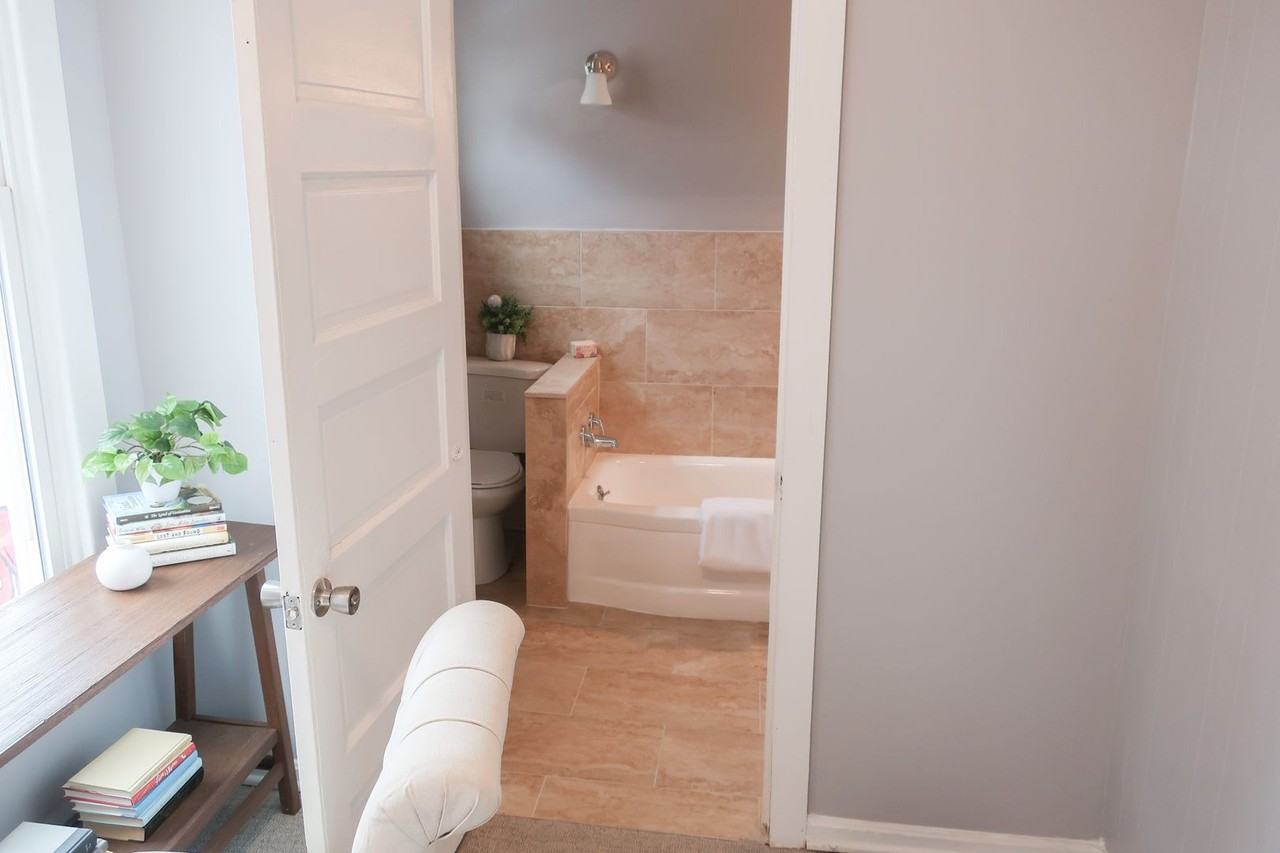 1627 Lee Ct - Photo 2 of 27