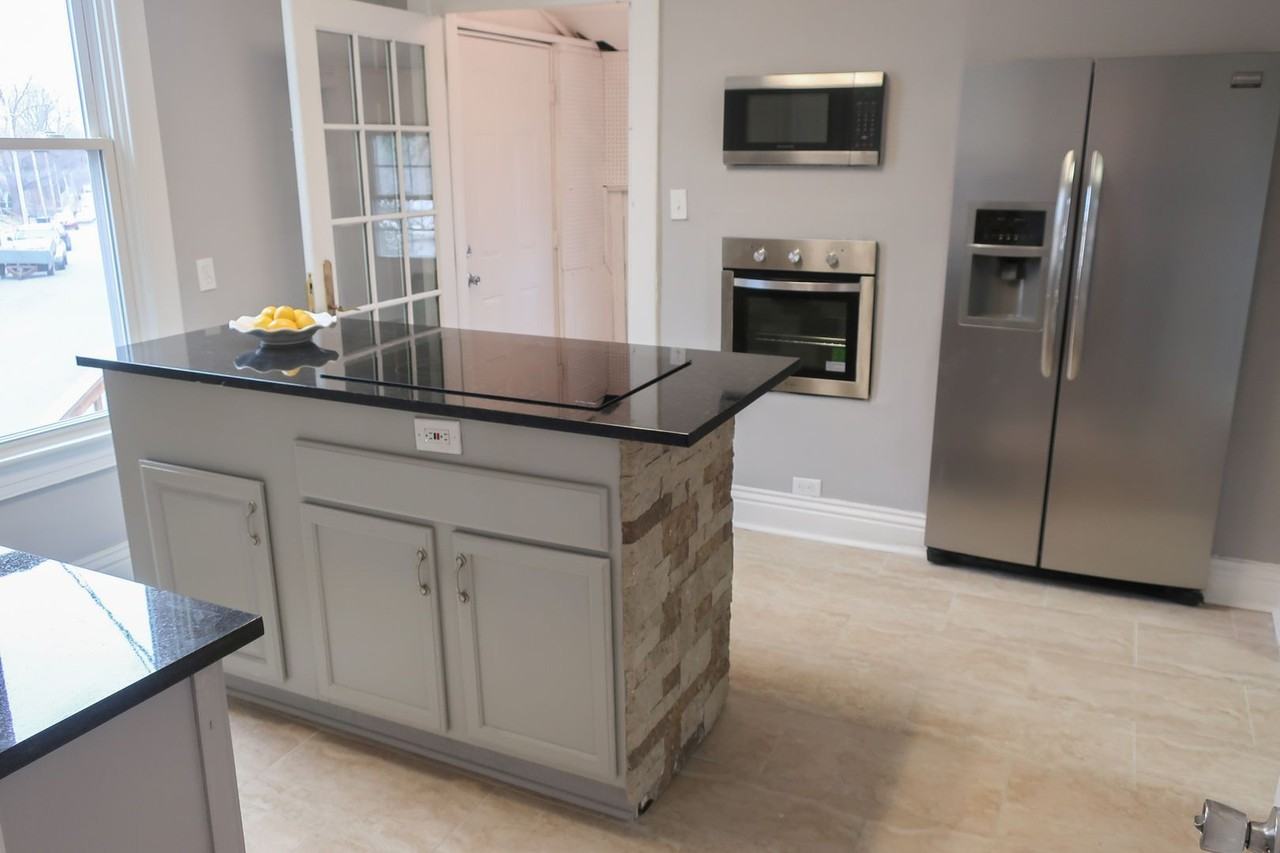 1627 Lee Ct - Photo 3 of 27