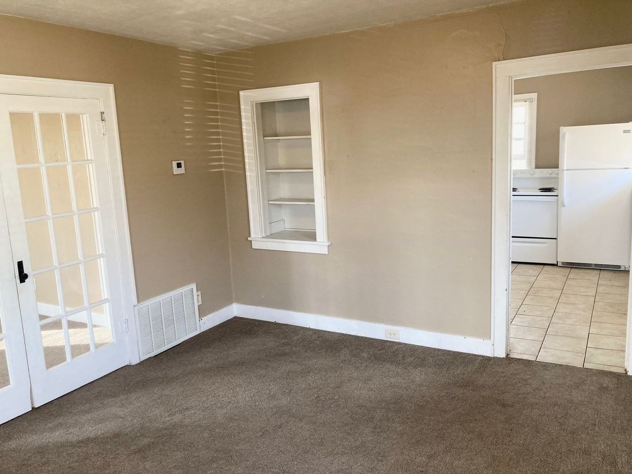 809 9th Ave - Photo 3 of 8