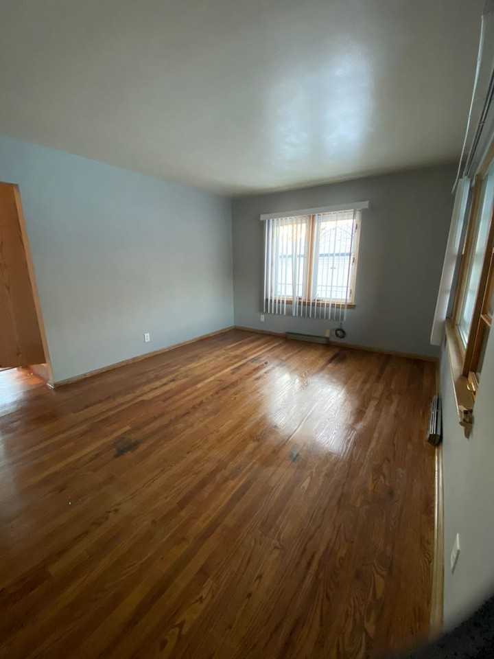 616 Lakeside St - Photo 3 of 10