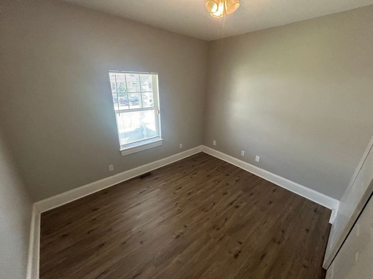 512 Montana Ave - Photo 3 of 9