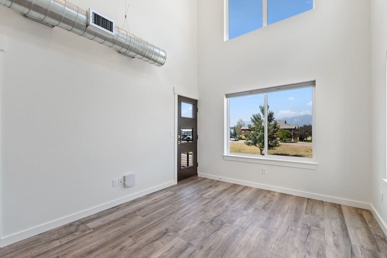 141 Hawthorne Ct #C - Photo 2 of 25