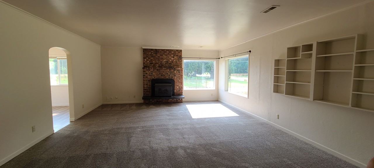 23235 E Jones Rd - Photo 2 of 12