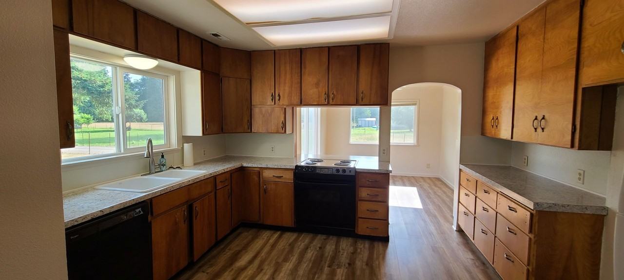 23235 E Jones Rd - Photo 3 of 12