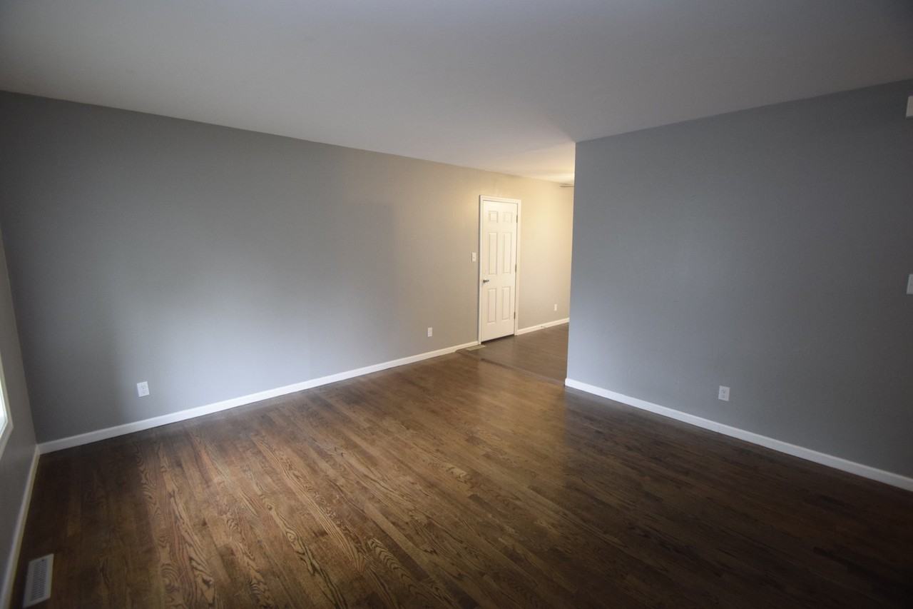 2926 Parker St - Photo 2 of 11