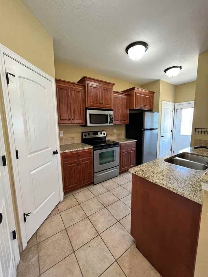 2615 Valentine Ln - Photo 6 of 19