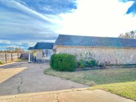 featured image of 2900 Pine Ridge Rd