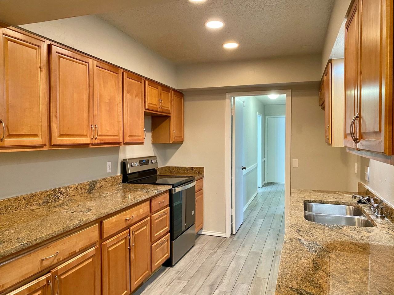 2900 Pine Ridge Rd - Photo 3 of 14