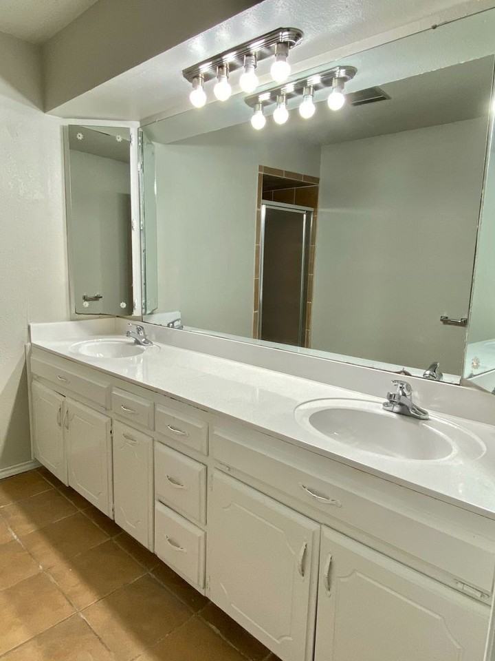 2900 Pine Ridge Rd - Photo 7 of 14