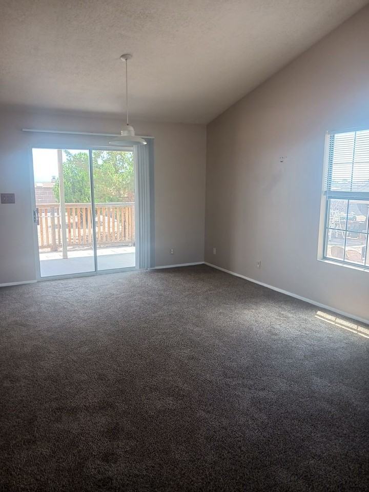 4629 Rockaway Loop Ne - Photo 3 of 21