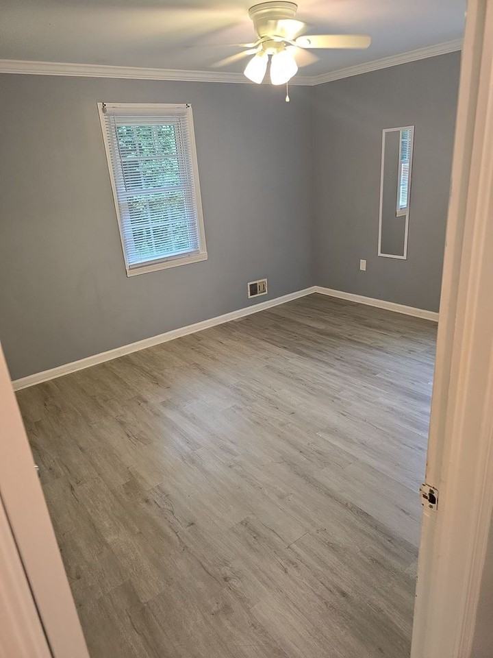 1618 Oak St - Photo 7 of 9