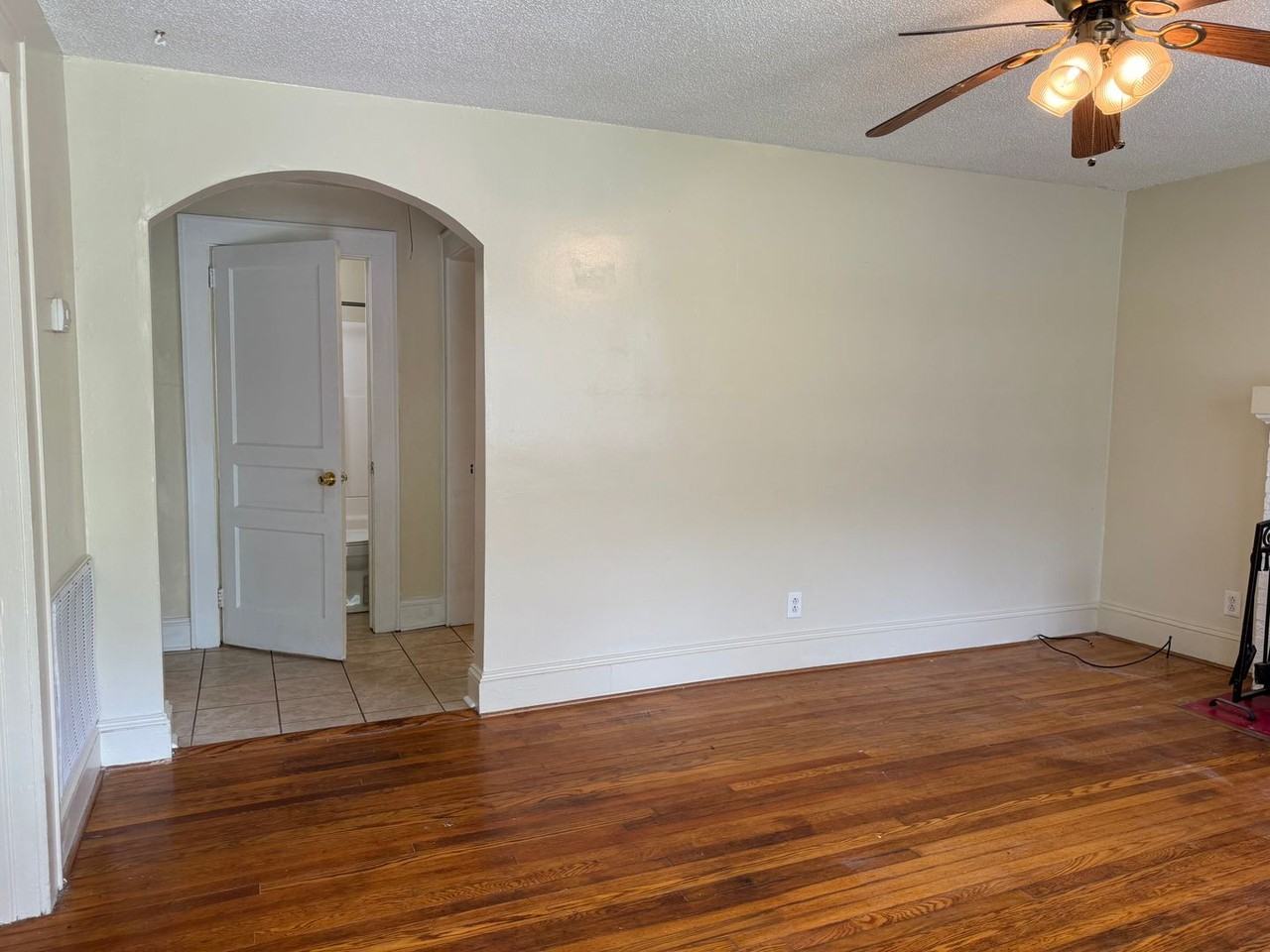 1037 S Brady Ave - Photo 3 of 18