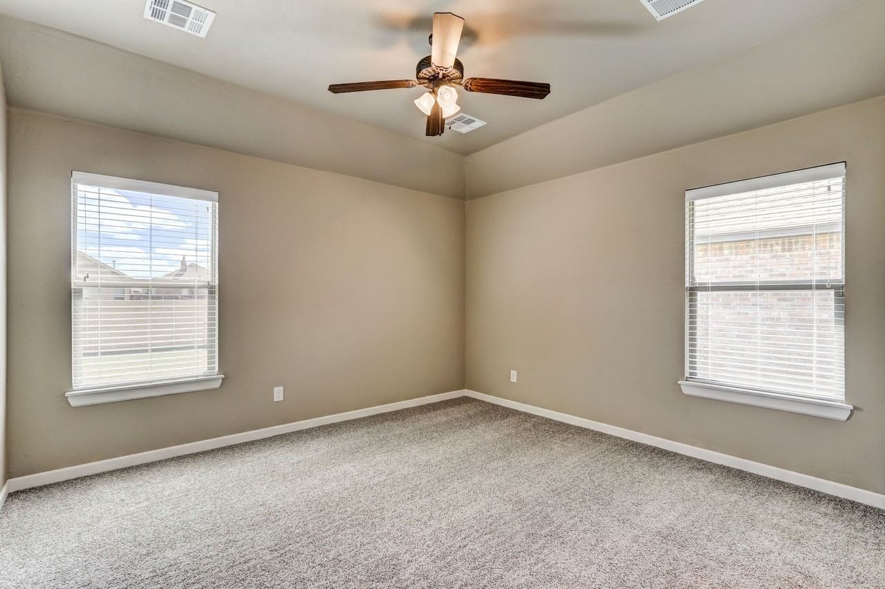 9952 Sw 22nd St - Photo 6 of 39