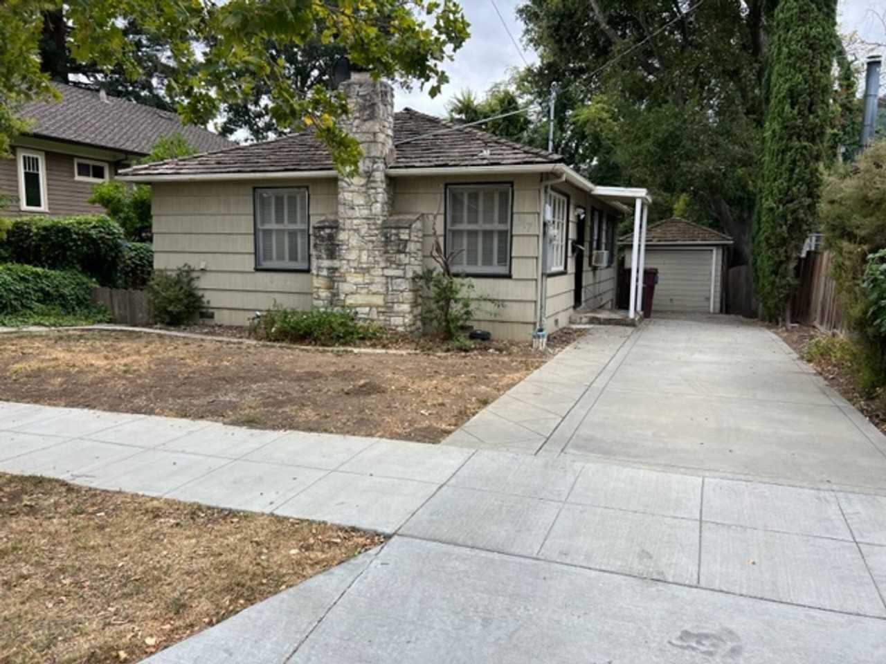 317 Almendra Ave - Photo 2 of 11