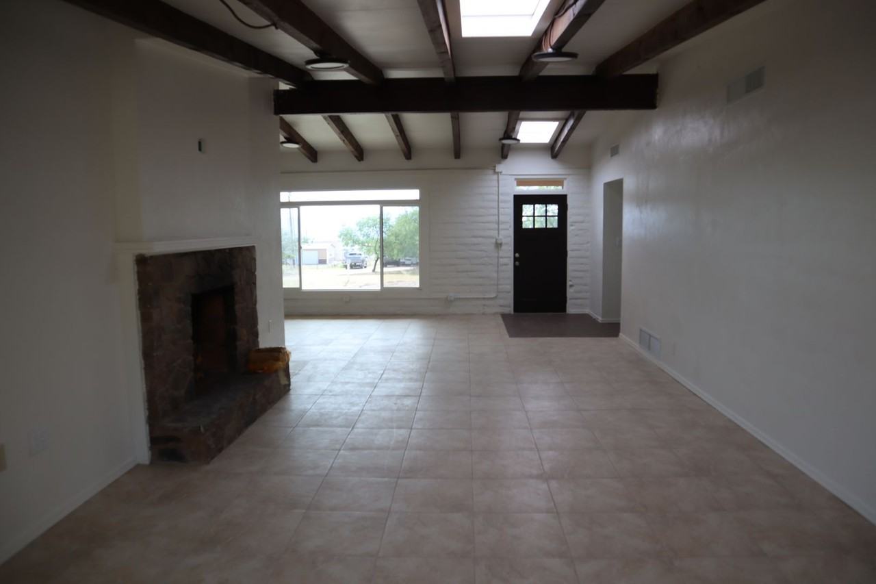 8008 S Vato Ln - Photo 3 of 37