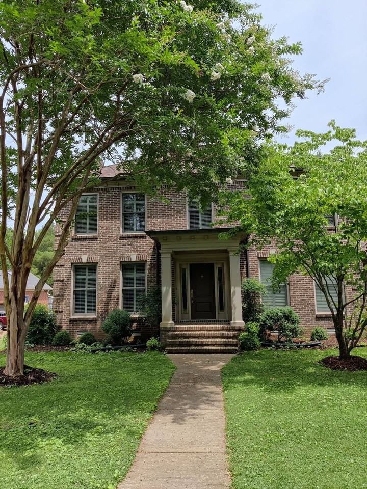 732 Greenbrier Dr - Photo 2 of 38