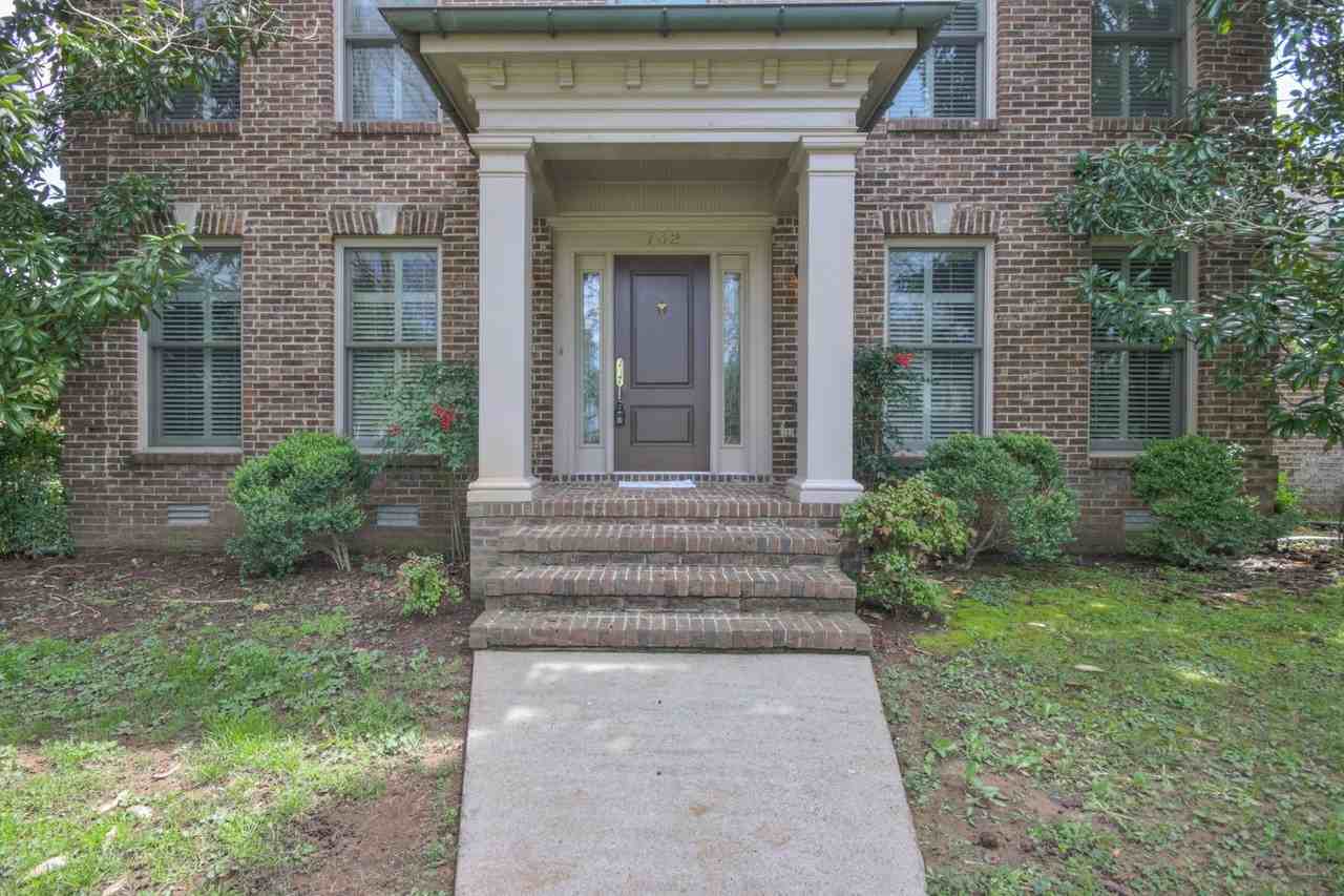 732 Greenbrier Dr - Photo 3 of 38