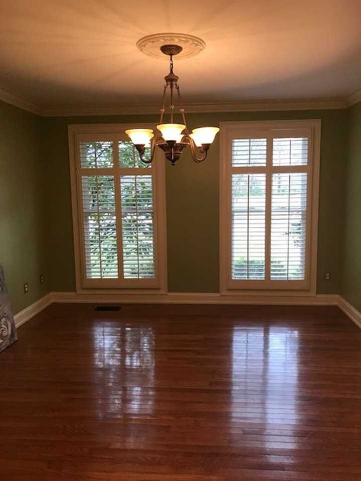 732 Greenbrier Dr - Photo 7 of 38