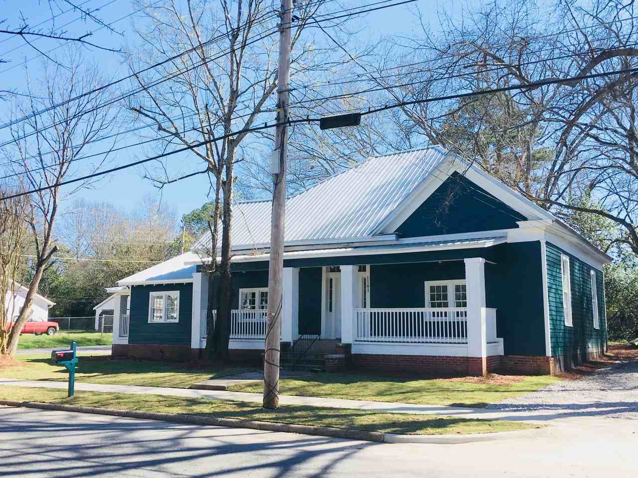 1101 Auburn St - Photo 3 of 17