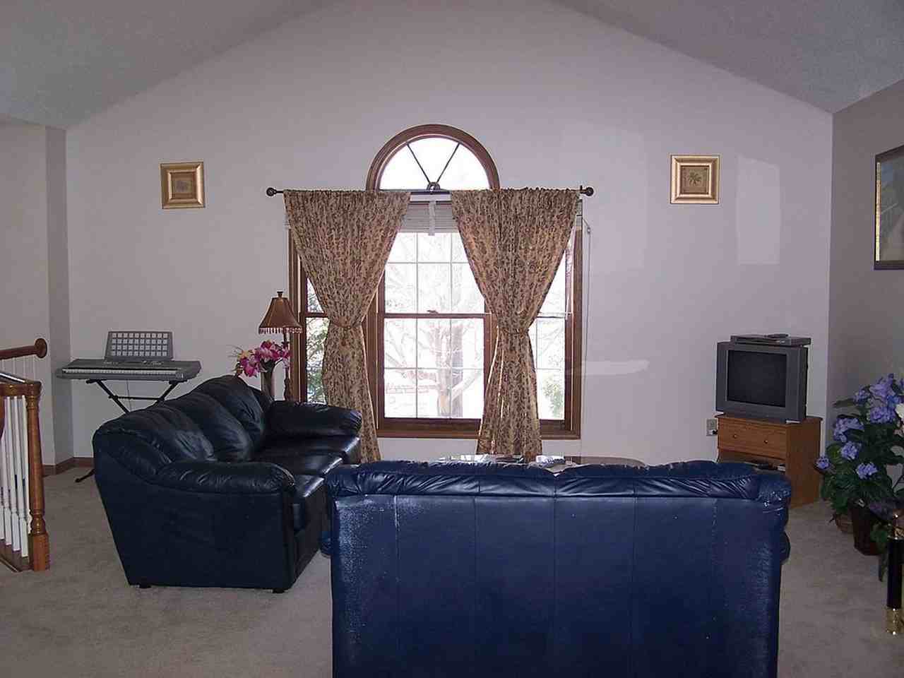 8958 Knollwood Dr - Photo 3 of 4