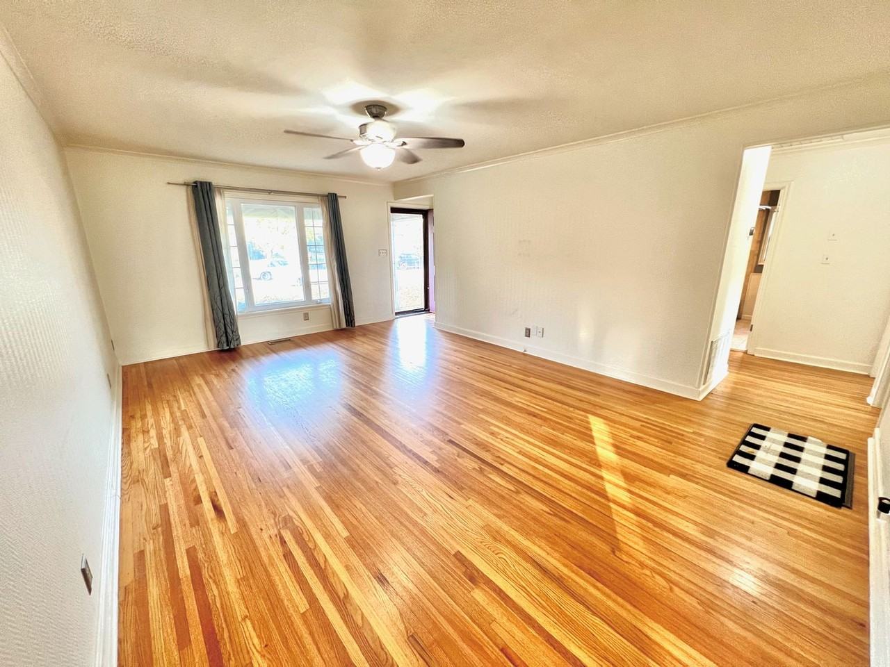 236 E 46th St - Photo 4 of 26