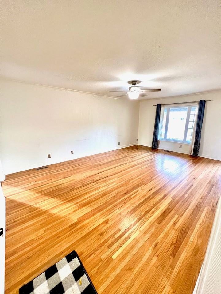 236 E 46th St - Photo 5 of 26