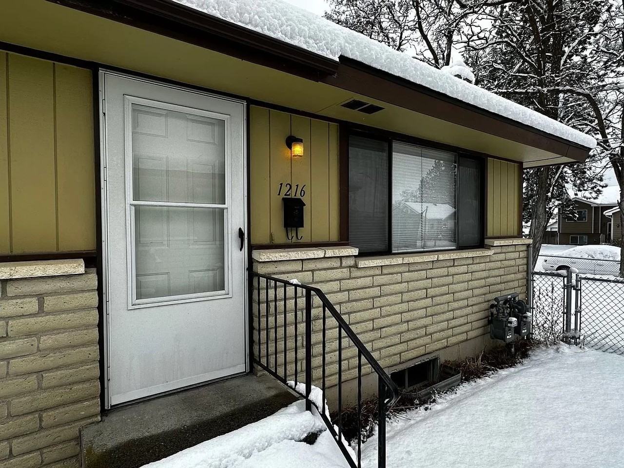 1216-1218 E Sanson - Photo 2 of 25