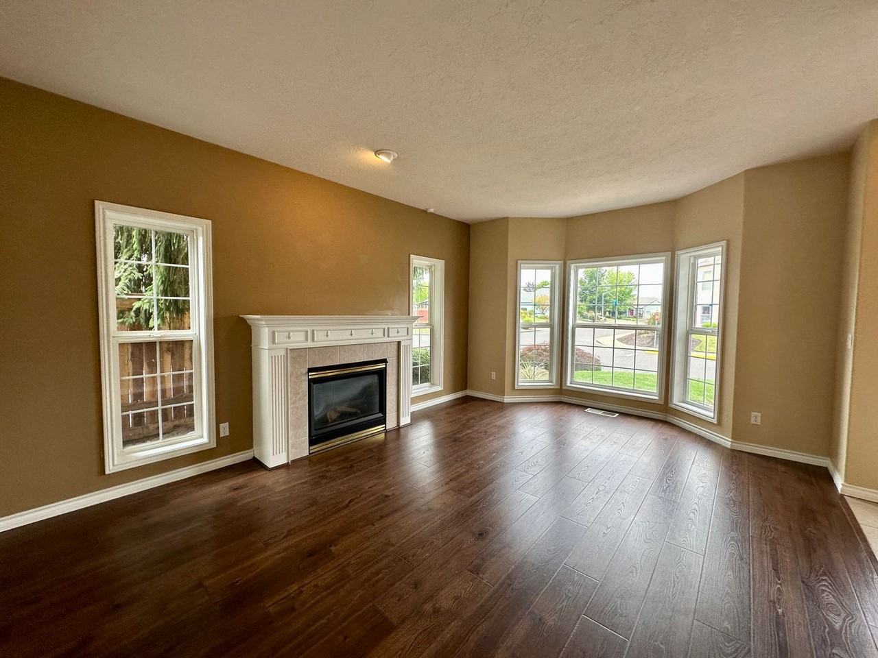 483 Yellowstone Dr S - Photo 4 of 25