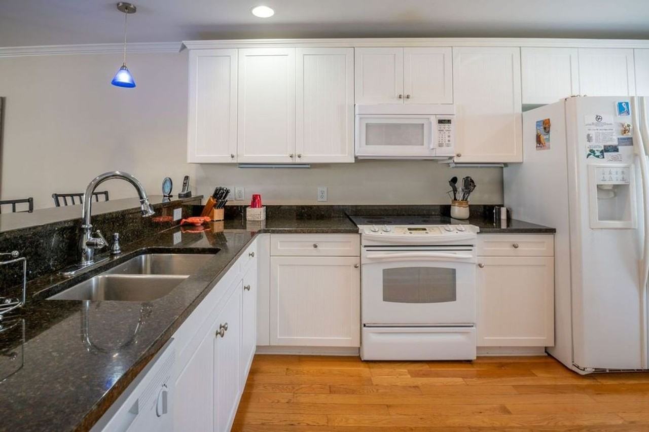 334 Comfort Zone @ 334 N 3rd Ave - Photo 4 of 21