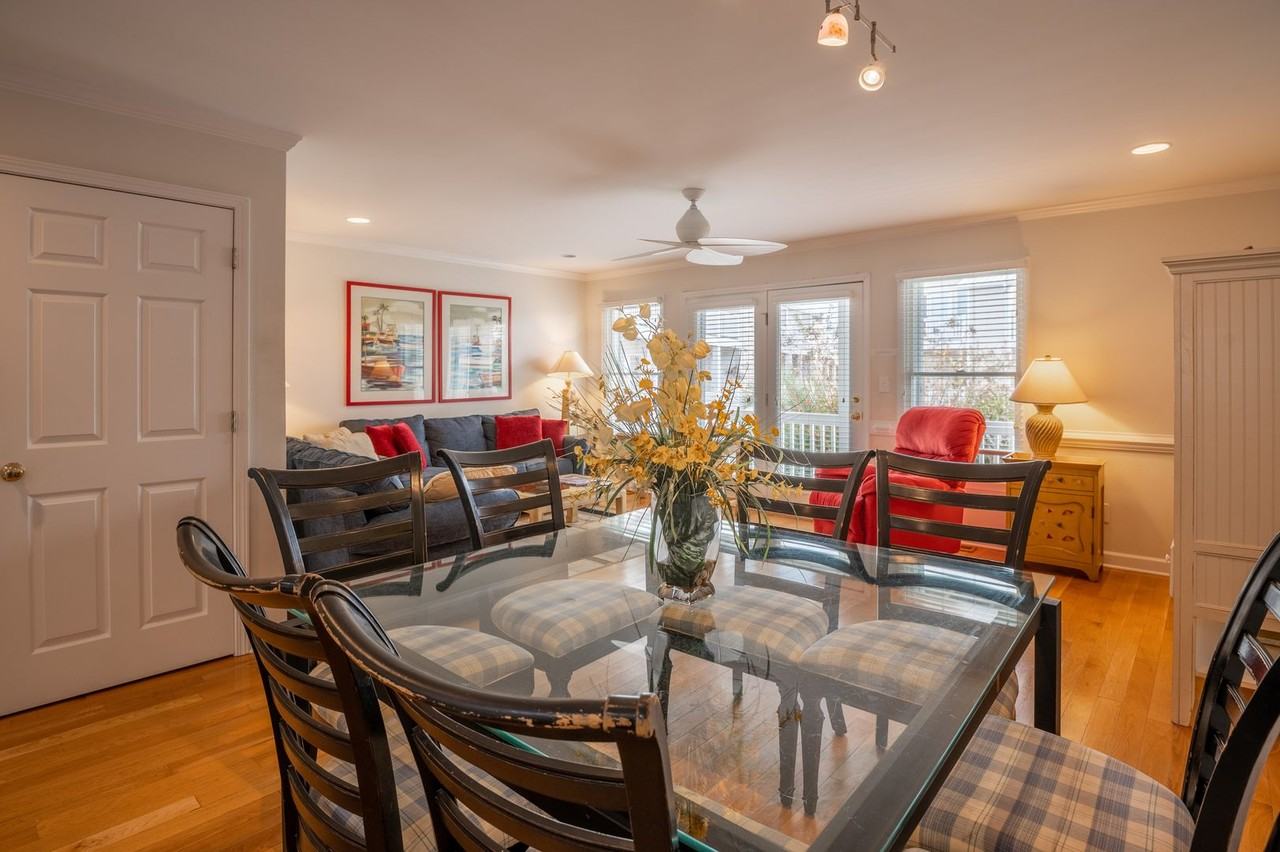 334 Comfort Zone @ 334 N 3rd Ave - Photo 3 of 21