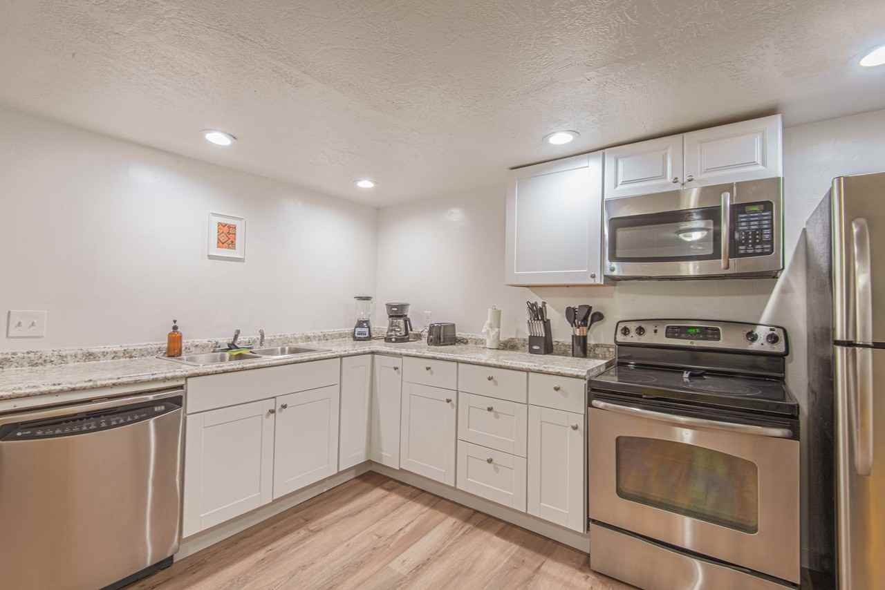 2833-2835 Grant Ave - Photo 2 of 10
