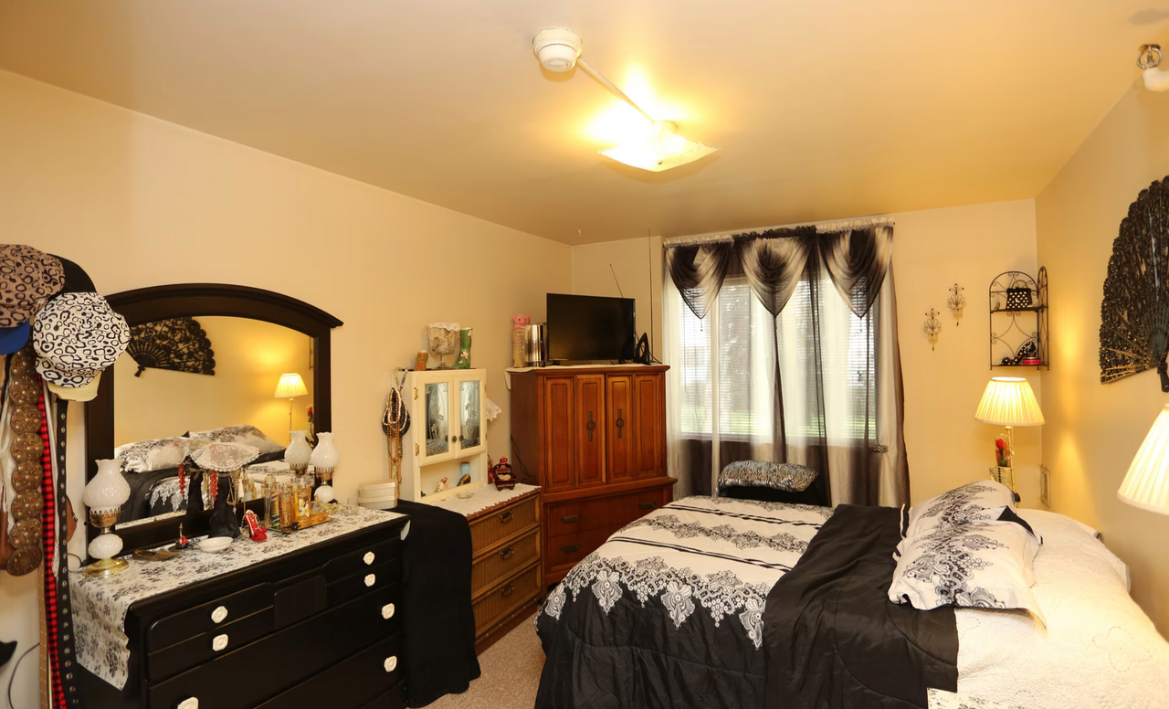 Pinehaven Apartments - Photo 7 of 17