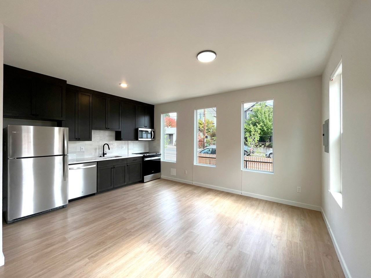 4723 N Williams Ave - Photo 4 of 16