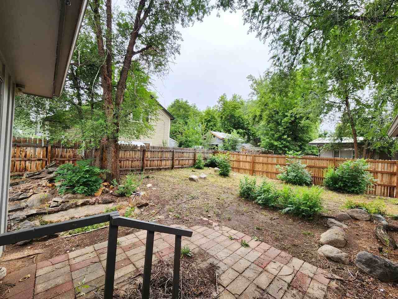 506 W Cheyenne Rd - Photo 3 of 12
