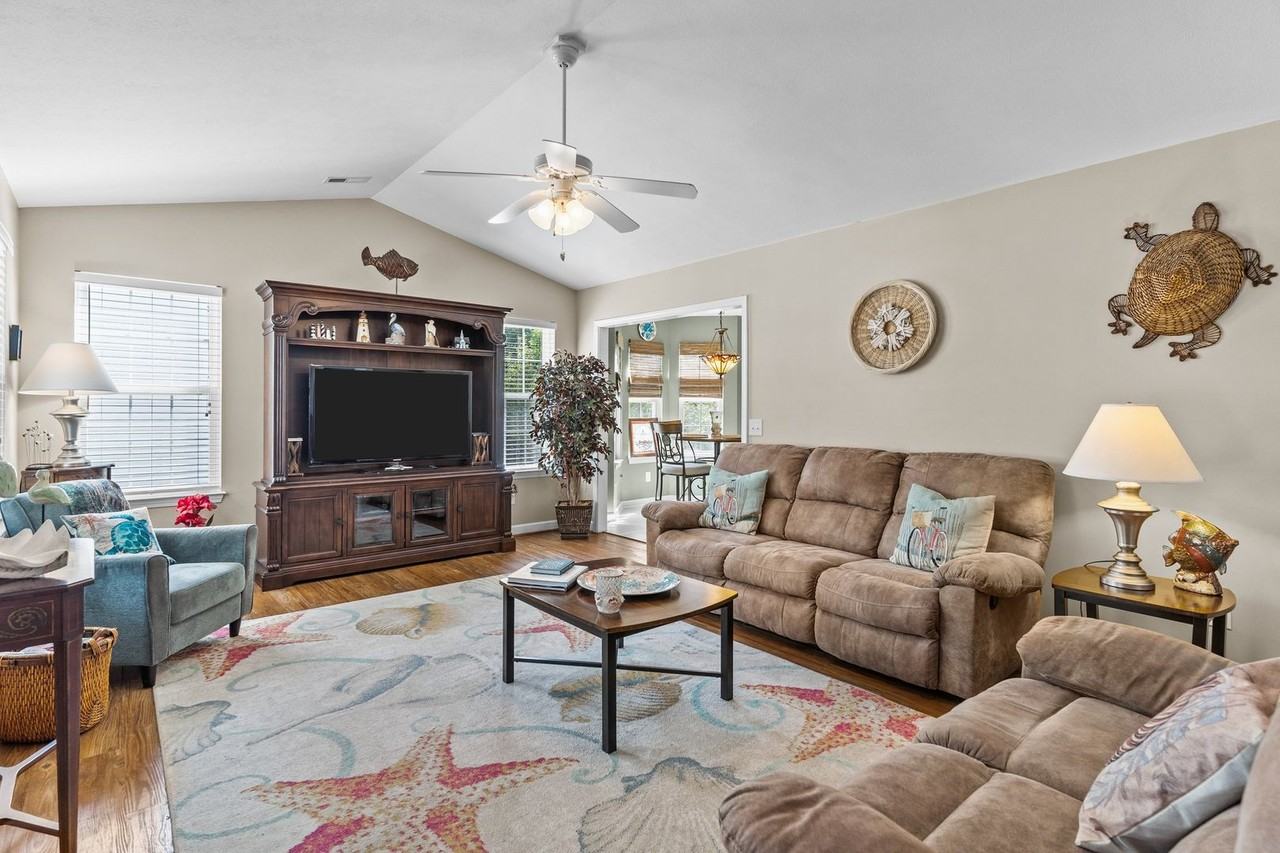 107 Northeast 30th Street - Photo 3 of 21