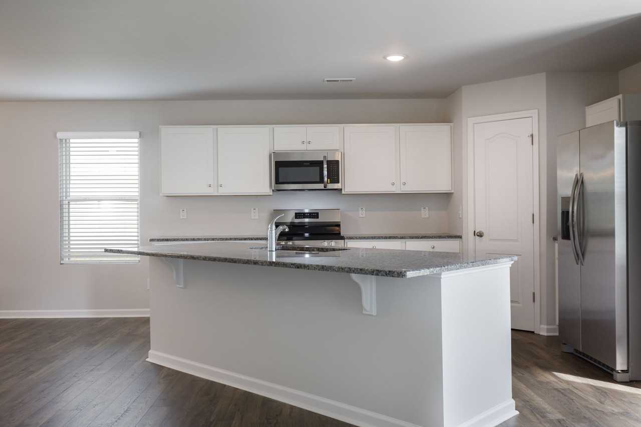 191 Hornet Dr - Photo 3 of 15