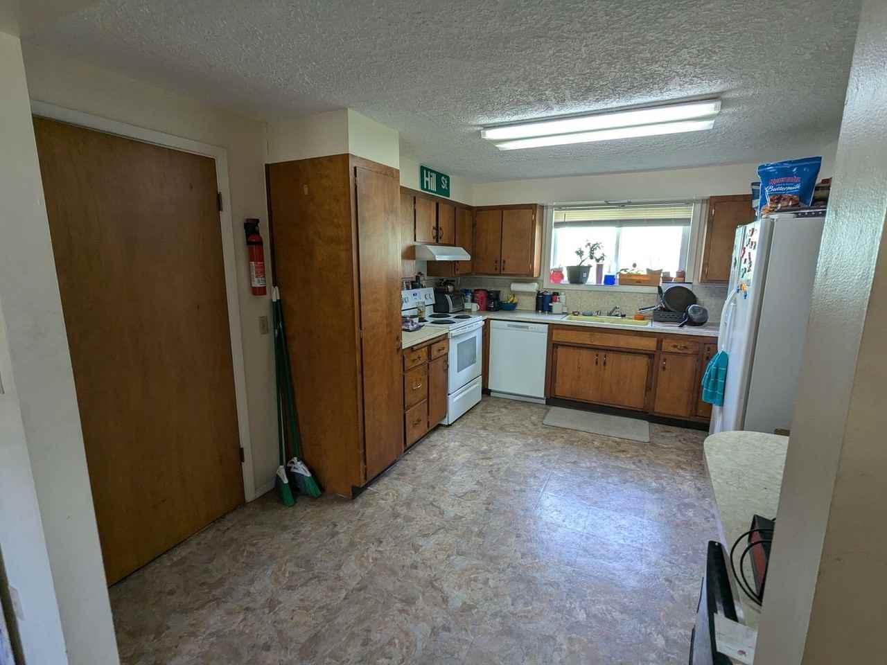 825 W Villard St - Photo 2 of 8