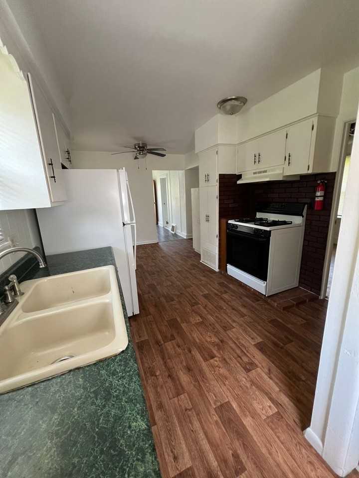 3116 W Alice Ave - Photo 2 of 7