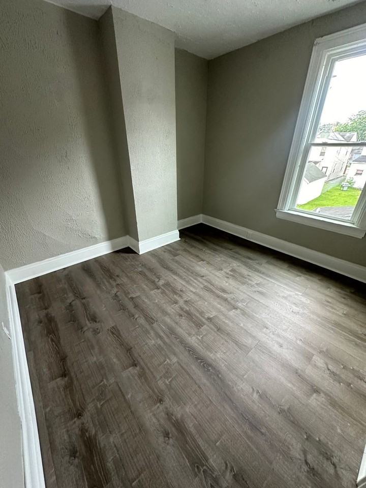 610 S 2nd St - Photo 5 of 9