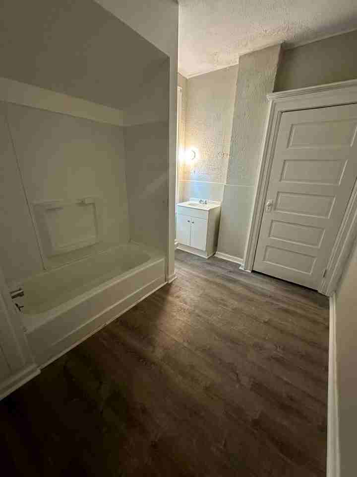 610 S 2nd St - Photo 7 of 9