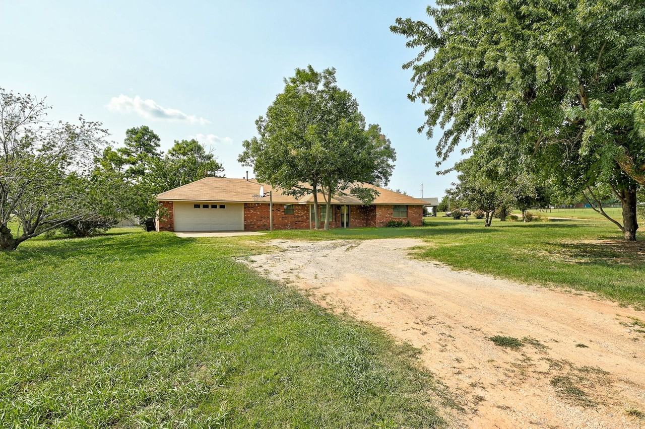 1100 W Simpson Rd - Photo 3 of 35