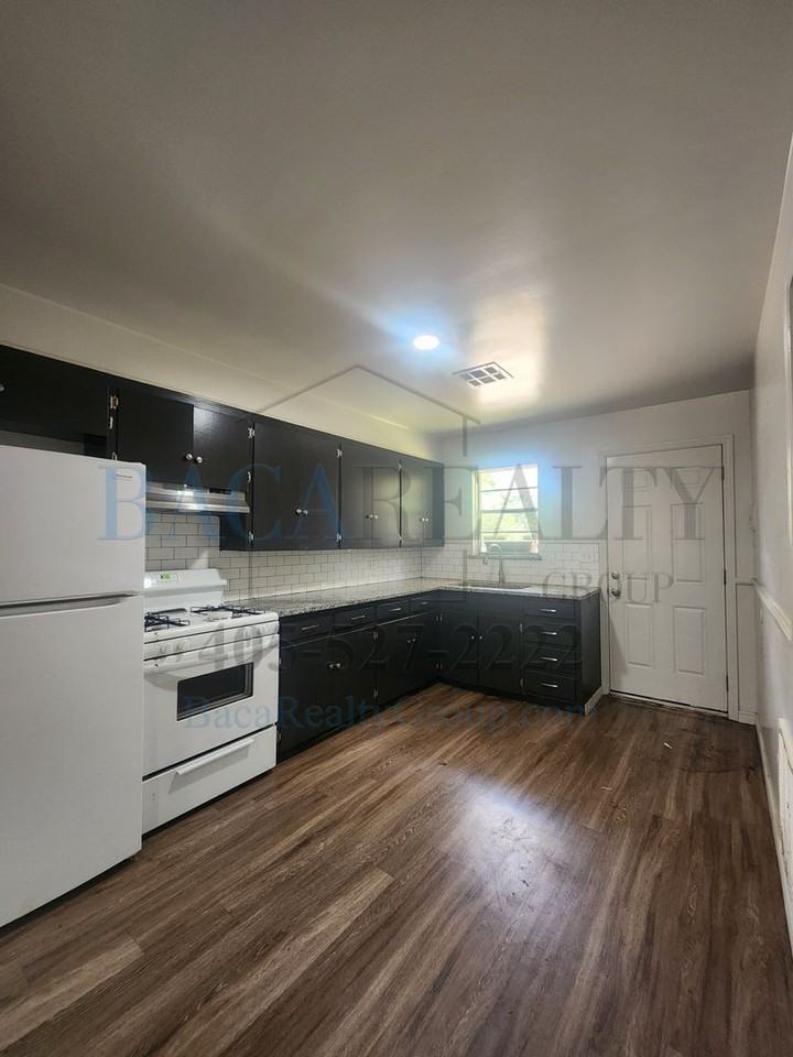 2227 Donna Dr - Photo 3 of 9