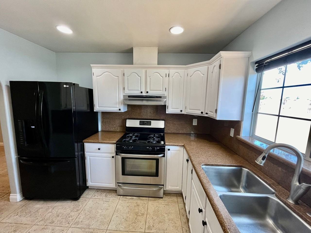 1594 Olive Ave - Photo 2 of 26