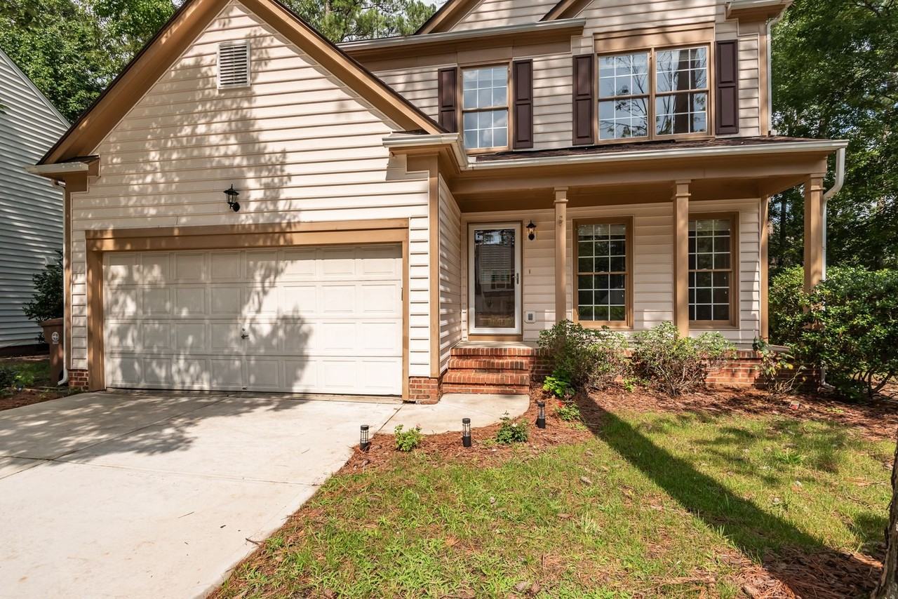 121 Haddonfield Ln - Photo 2 of 26
